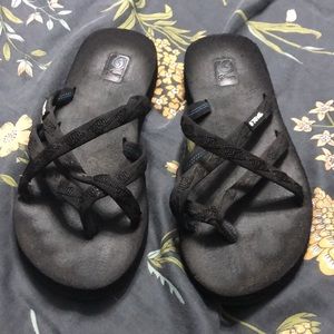 Teva Olowahu Criss-Cross Strappy Sandals in Black